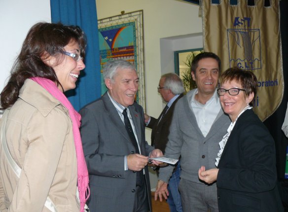 a destra Danilo Corpetti, Delegato Regionale della Federazione   Filatelica Italiana e Franca Severi
