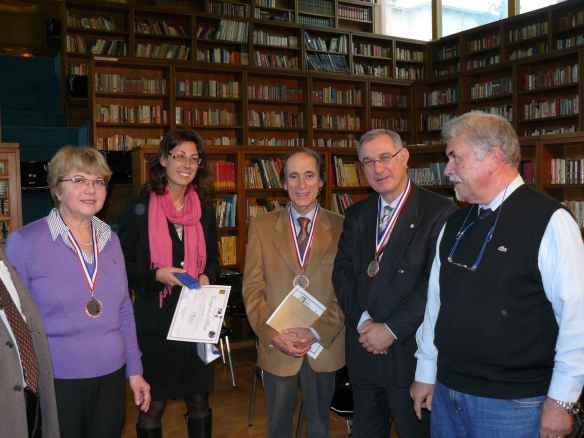 I nostri amici insieme a Rodolfo Borzacchini, Presidente del Circolo filatelico